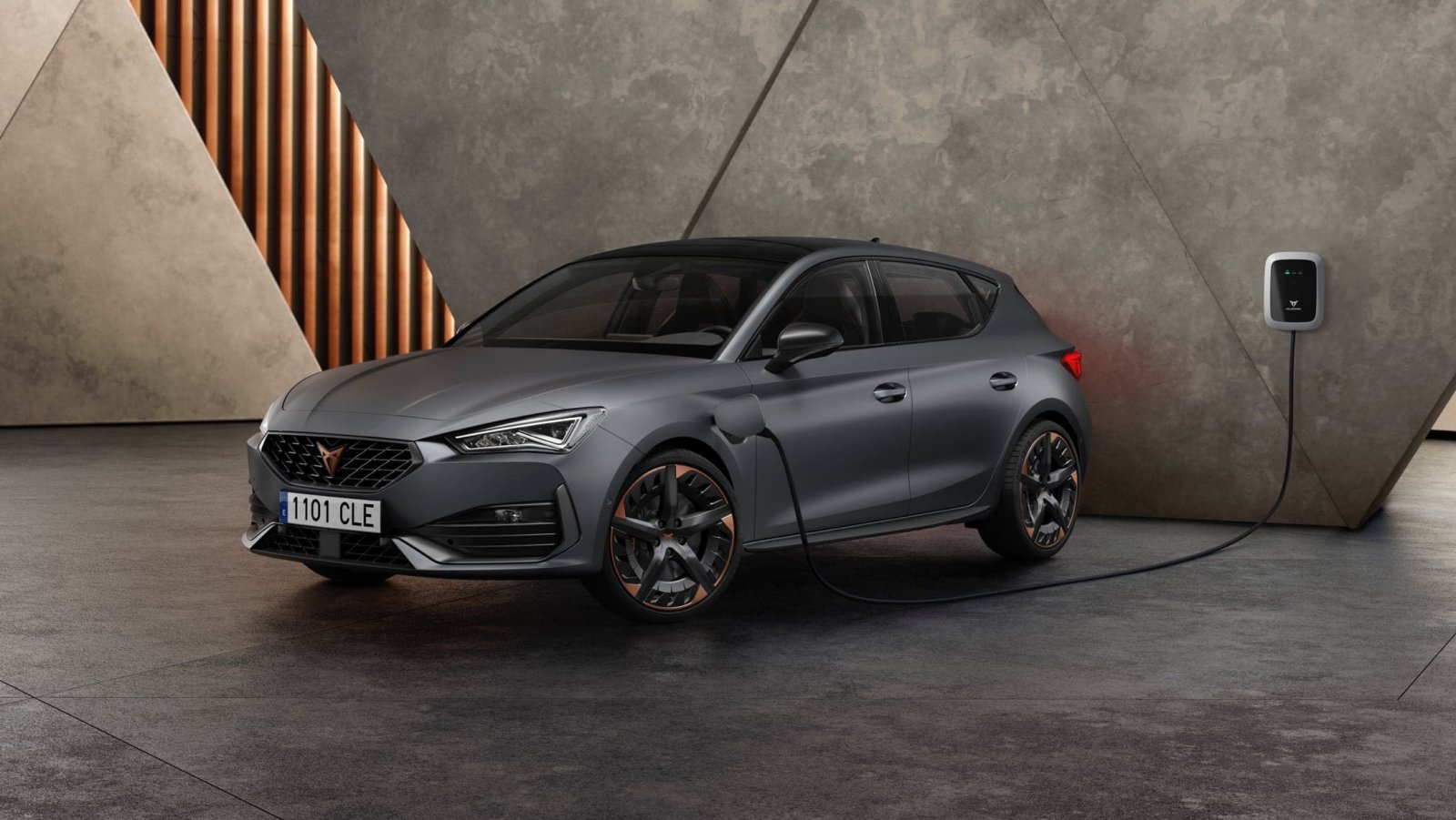 new-cupra-leon-five-doors-e-Hybrid-compact-sports-car-in-magnetic-tech-matte-specifications